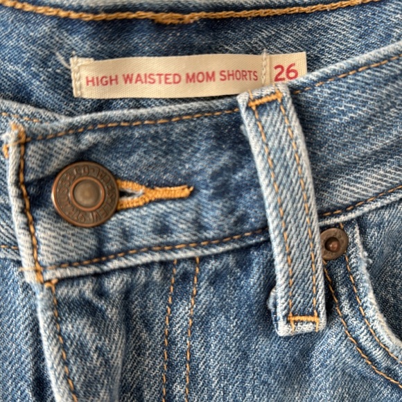 Levi High Waisted Mom Shorts | Size 26 - Picture 2 of 4